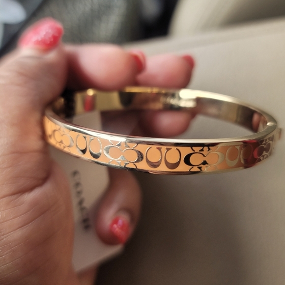 AUTHENTIC 100% COACH Women's C Logo Hinged Bangle Bracelet Tan  NWT - Picture 1 of 11